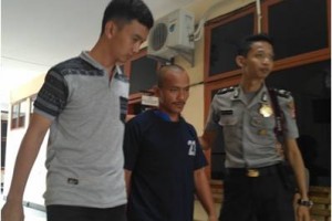 Pelaku pencurian saat digelandang di Mapores Kuningan.